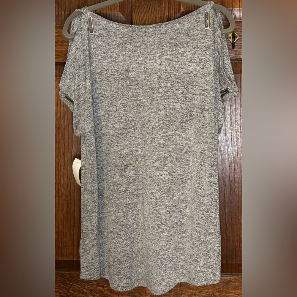NWT don't stop believing Women's L Spring Sweater Blouse Silver Grommet Accents